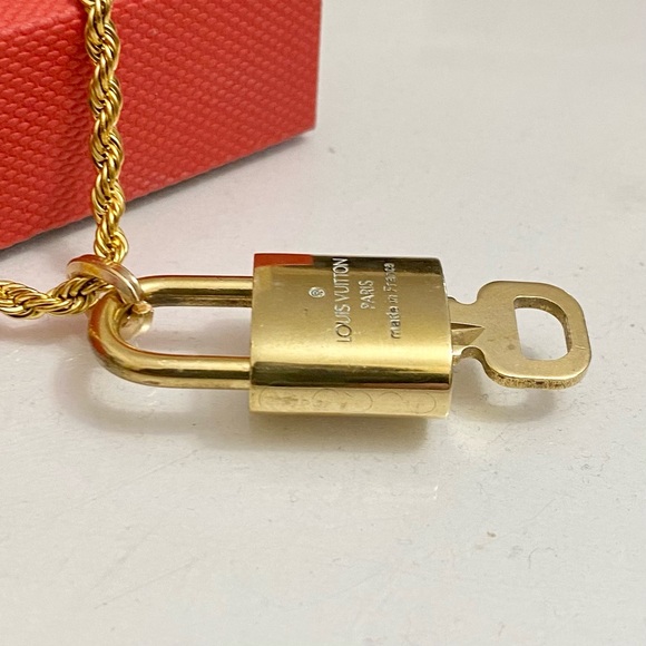 LOUIS VUITTON Lock and key 🔐 on Gold Tone Necklace #313 - Picture 10 of 12